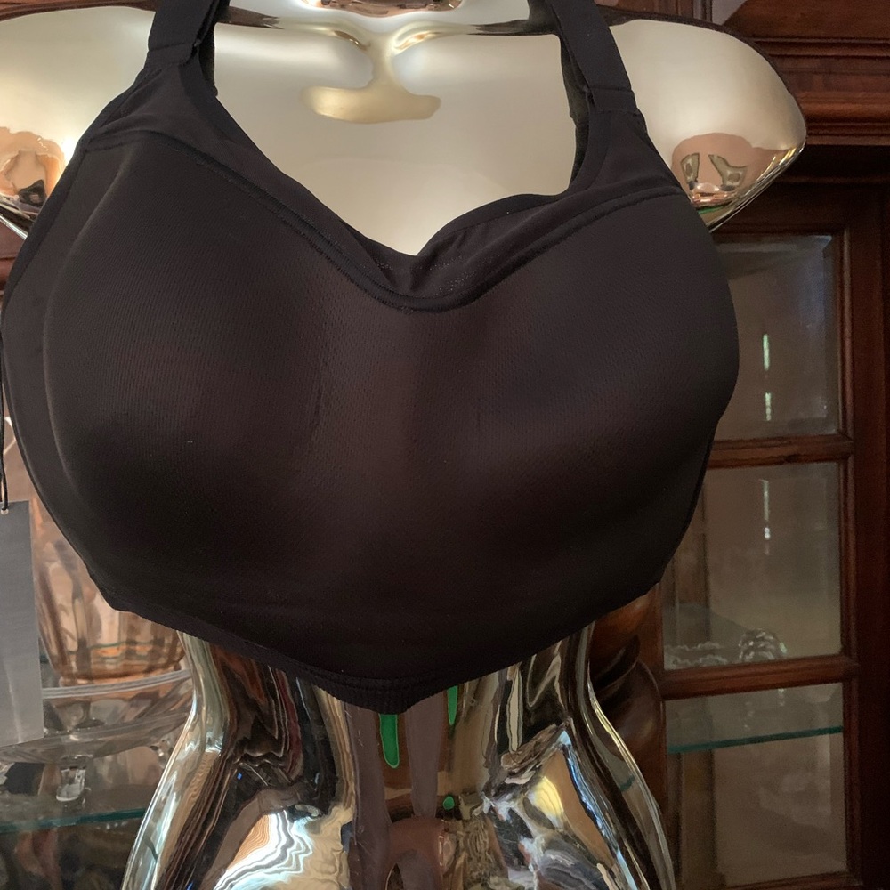 NWT Victoria Secret on Point Sports Bra